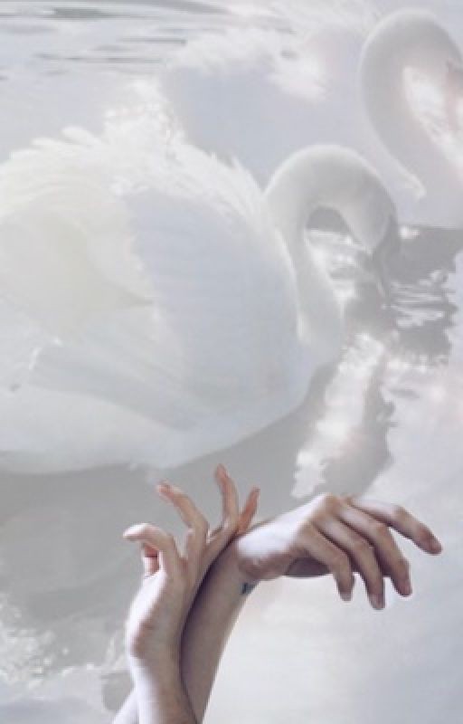 Руки милой - пара лебедей