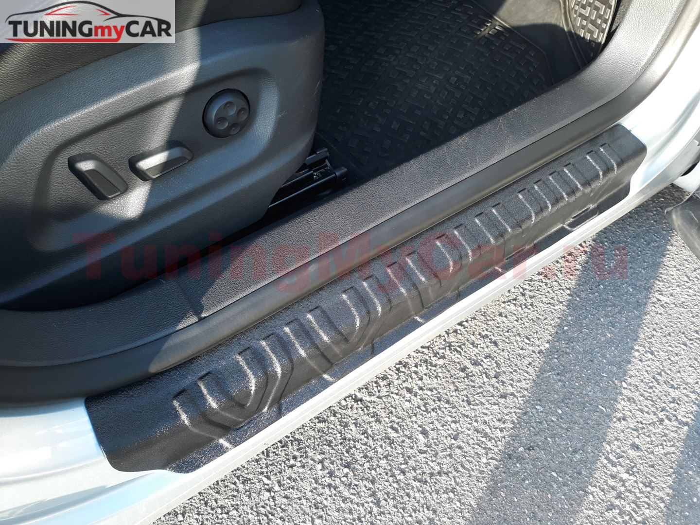 Накладки на внутренние пороги дверей (со скотчем) для Volkswagen Tiguan 2011-2015