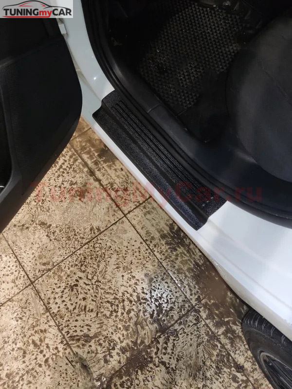 Накладки на внутренние пороги дверей (со скотчем) для Skoda Octavia A7 2012-2017 (III дорестайлинг), Octavia A7 2016-2020 (рестайлинг)