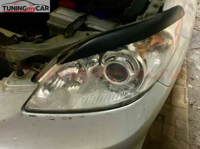 Реснички на фары TOYOTA MATRIX 2003-2008г