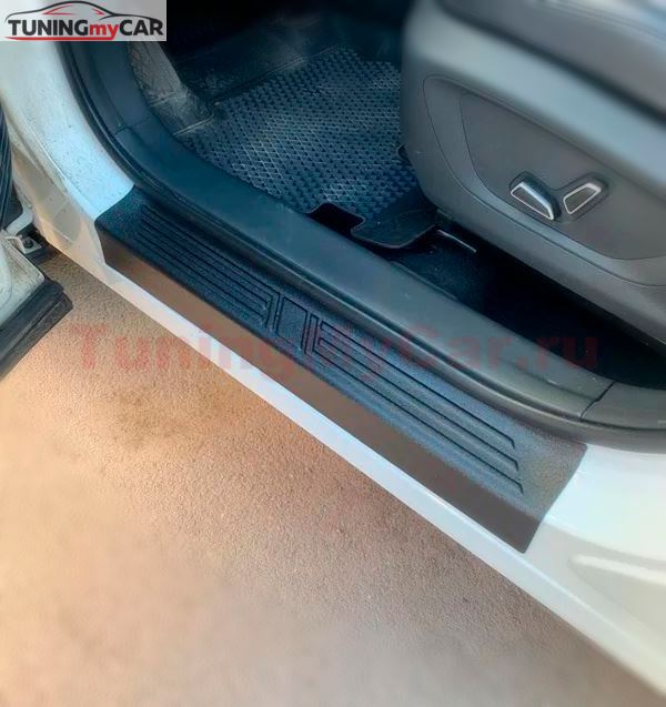 Накладки на внутренние пороги дверей (со скотчем) для Changan CS55PLUS 2019-
