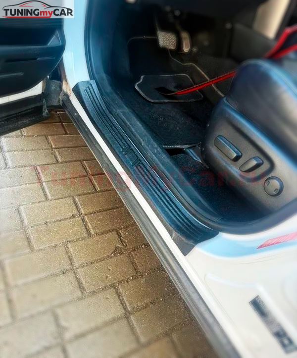 Накладки на внутренние пороги дверей (со скотчем) дляToyota Rav4 2019- БЕЗ ВКЛАДЫША ФОРМАТ