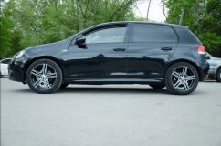 Пороги R-Line для Volkswagen Golf VI (2008-2012) /  VW Golf Plus I/II 2004-2014, Skoda Octavia (2004-2013)