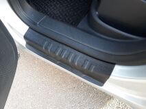 Накладки на внутренние пороги дверей (со скотчем) для Volkswagen Tiguan 2011-2015