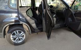 Накладки на внутренние пороги дверей (со скотчем) для Volkswagen Tiguan 2011-2015