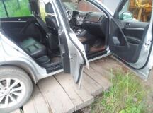 Накладки на внутренние пороги дверей (со скотчем) для Volkswagen Tiguan 2011-2015