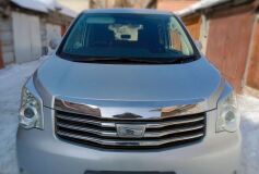 Реснички на фары TOYOTA NOAH 2010-2013г(рестайлинг)