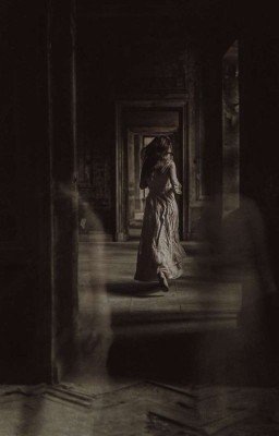 И всюду слышен шепот тьмы