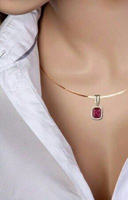 Кроваво-красный рубин.