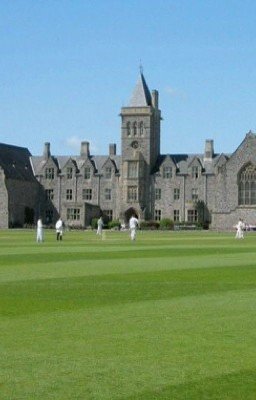 Жизнь в колледже вампиров "Mamae"