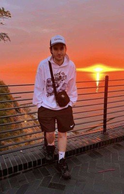 Красавчик из 2 комнаты... // кореш