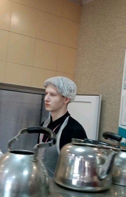 "одиннадцатиклассник и она"