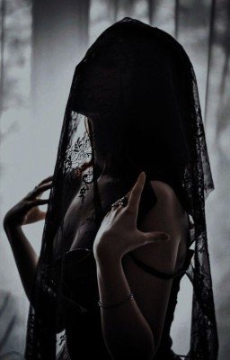 За девочкой стоит дьявол