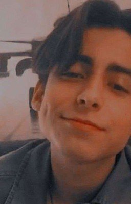 Между деньгами и Эйданом.|Aidan Gallagher|