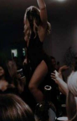 Певица из клуба🔞🍾