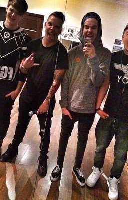 Жизнь с парнями