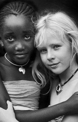 Сидящие в объятиях