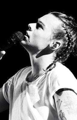 Гарри Стайлс,kiss me?