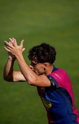 Век ему верна. 