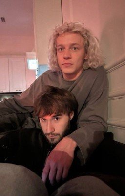 Молчи и обнимай меня крепче