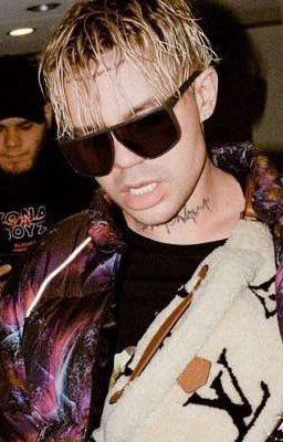 "И ему плевать на твои боль и слёзы.." 