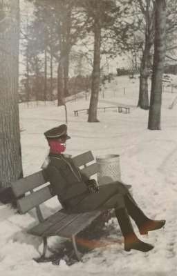 Страх (стоит) перед ним