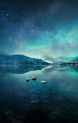 В полночь, вселенная пахнет звёздами. 