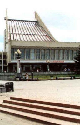 Двое у музыкального театра