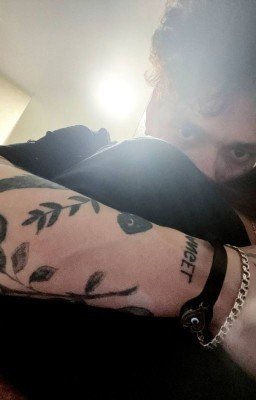 Осень. Море. Гитара. Вино.