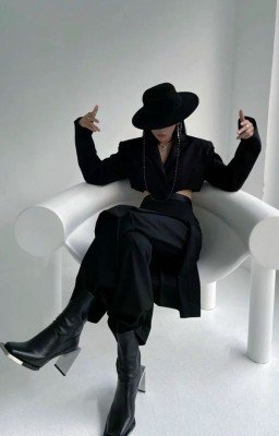 Отбитая [18+]