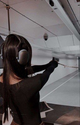 Киллерша с мафией?