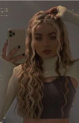 мамочка в здании 