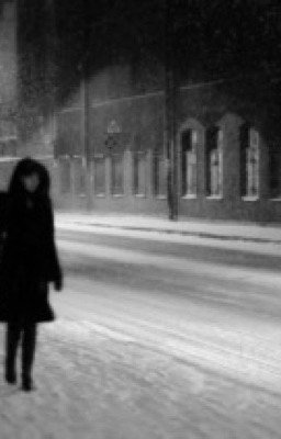 Одна на улице.