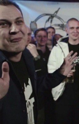 Перцовый стриж ест бразильские орехи.