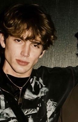 И он отвернулся.. /V.H/ /Vinnie Hacker/