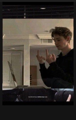 Малышка любит дилера