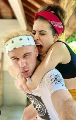  нас связивает любовь