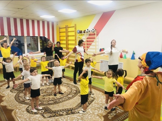 Спортивное развлечение совместно с родителями "Мы любим спорт"