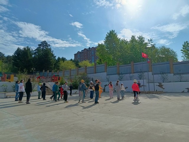 зарядка в лагере