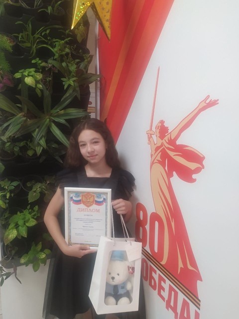 Конкурс детского рисунка "Инспектор по делам несовершеннолетних" Диплом 3 место -Ярцева Арина