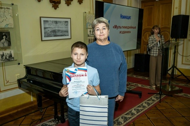 Областной конкурс "И гордо реет флаг державный"  Диплом 3место  Фролов Евгений