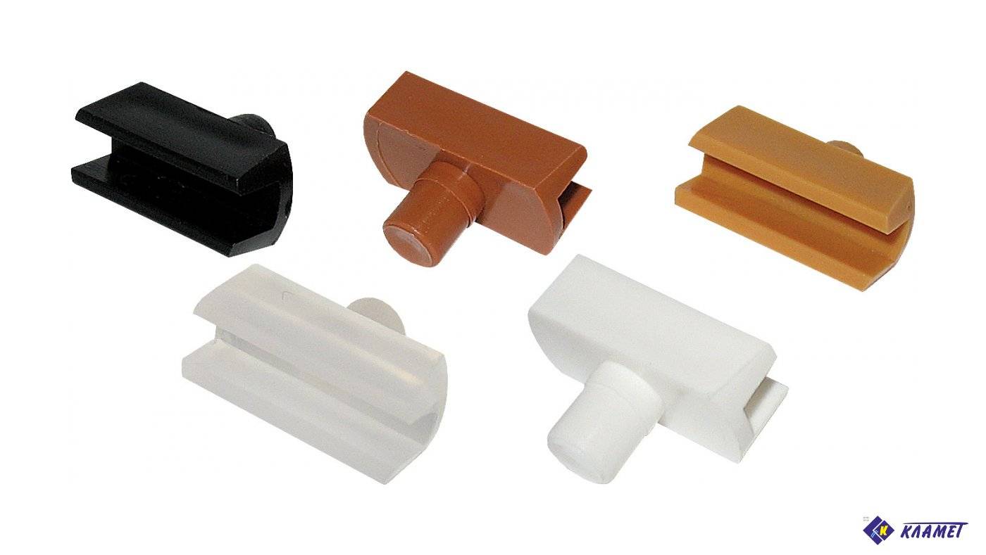 Стеклодержатель П-образный врезной пластиковый черный Кламет 