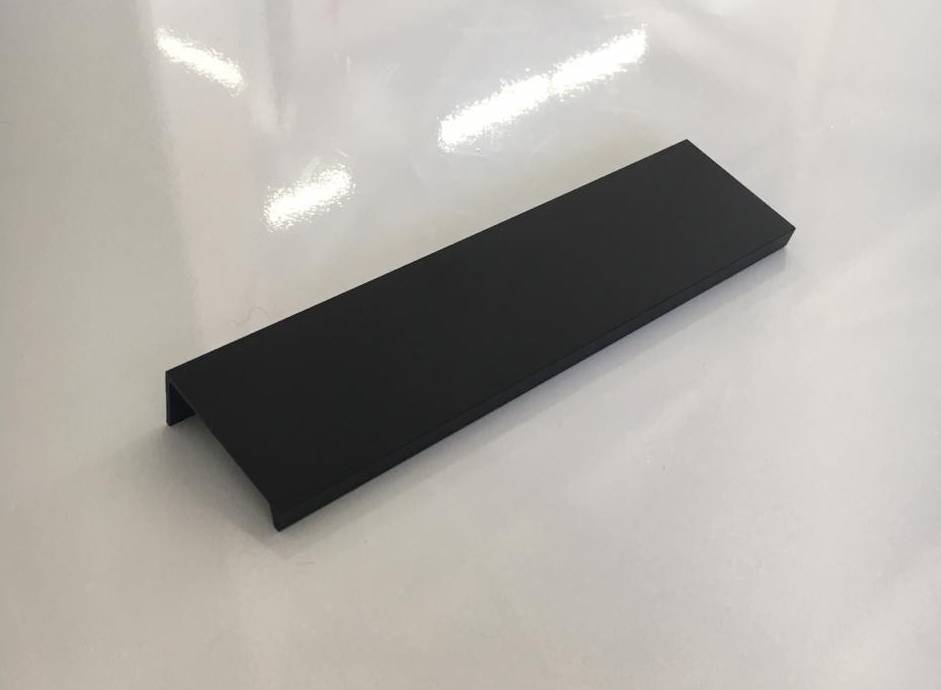 TI21.0204.07.039 Ручка профильная  128 (160) мм Черный Металл REJS