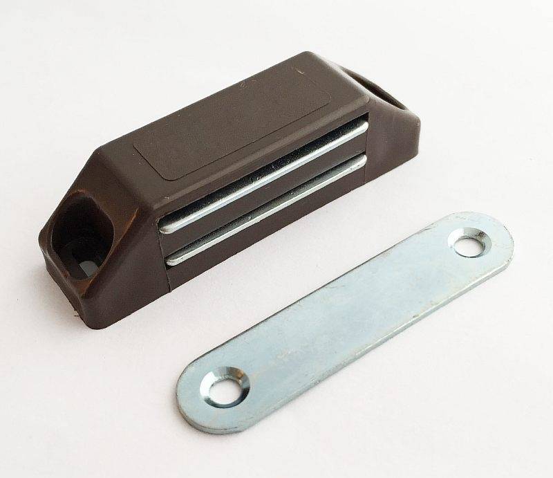 Магнит мебельный большой коричневый 