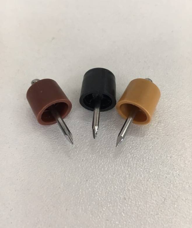 Полкодержатель на гвозде  белый 