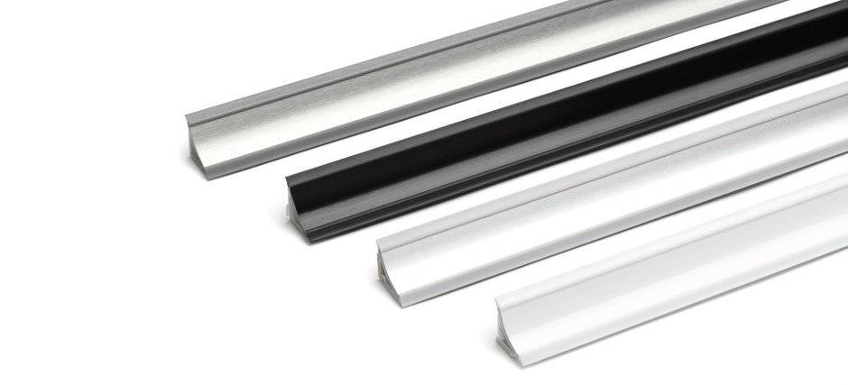 Плинтус Черный - МИНИ - 4 200мм пластик Rehau 