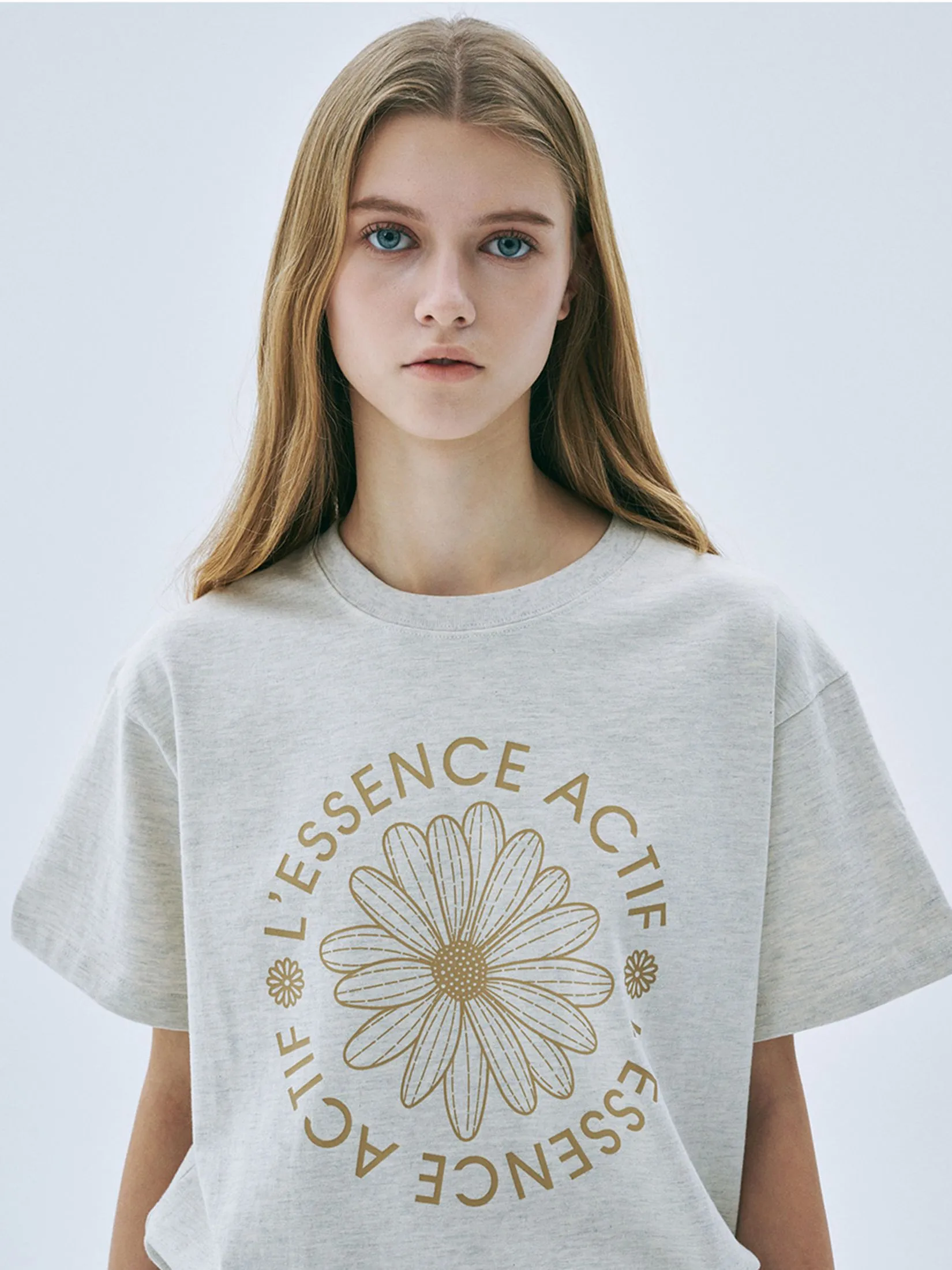 MARDI MERCREDI ACTIF T-Shirt Actif Emblem Oatmeal Beige F MARDI MERCREDI ACTIF T-Shirt Actif Emblem Oatmeal Beige F