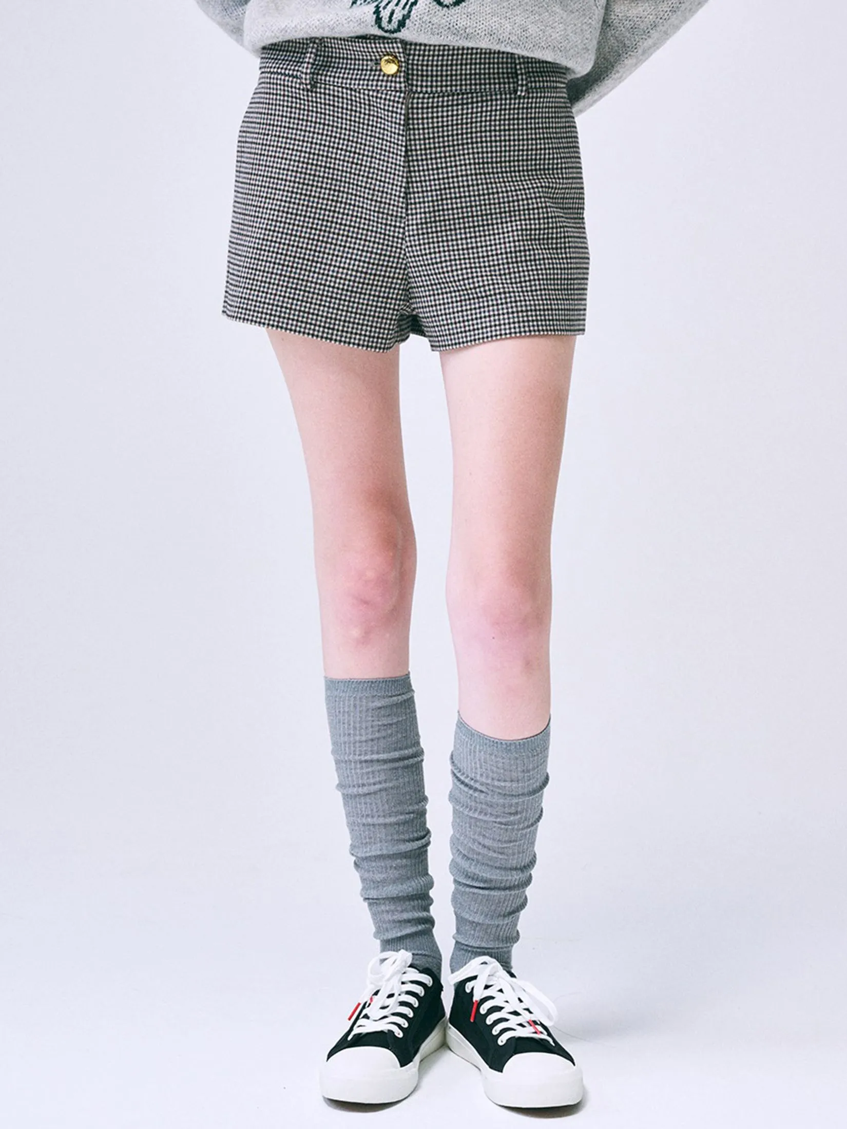 MARDI MERCREDI ACTIF Gold Button Mid Rise Shorts Square Logo Wappen Beige Check MARDI MERCREDI ACTIF Gold Button Mid Rise Shorts Square Logo Wappen Beige Check