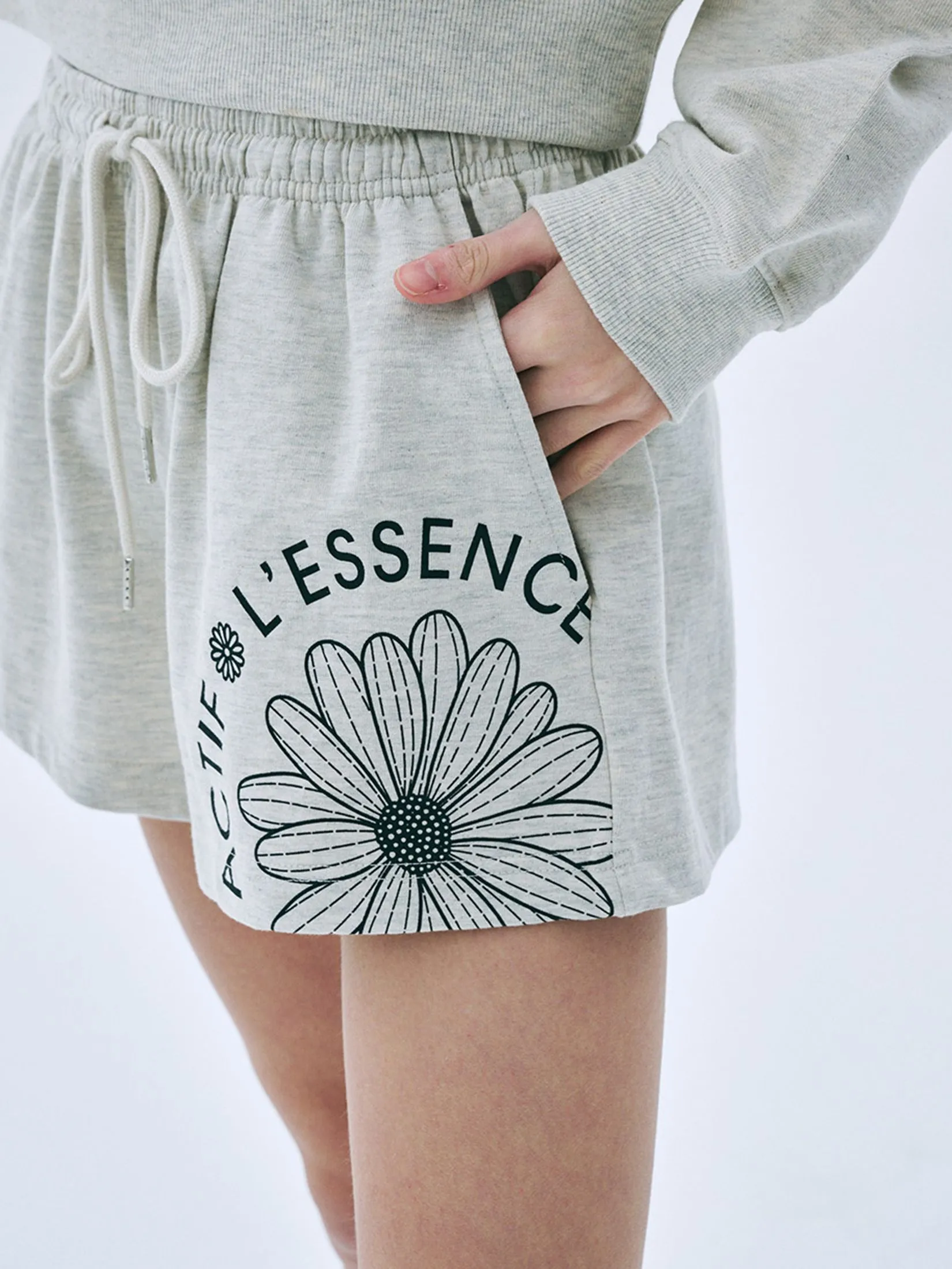 MARDI MERCREDI ACTIF Cotton Shorts Actif Emblem Oatmeal Black F MARDI MERCREDI ACTIF Cotton Shorts Actif Emblem Oatmeal Black F