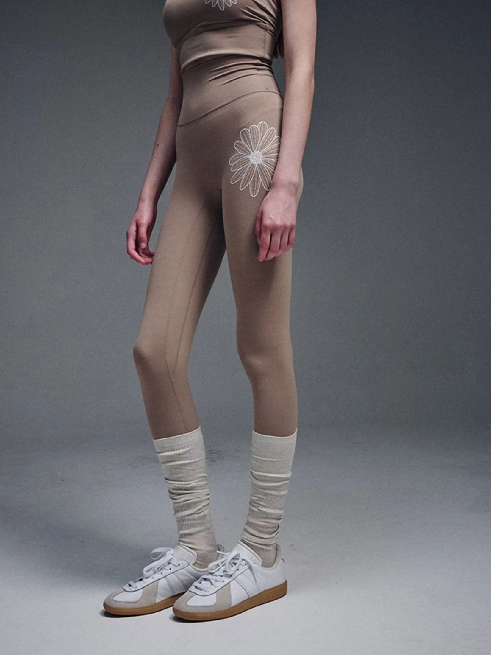 MARDI MERCREDI ACTIF Beurre Ultimate Comfort Full Leggings Theflower Beige Ivory MARDI MERCREDI ACTIF Beurre Ultimate Comfort Full Leggings Theflower Beige Ivory